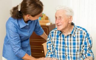 Как оформить социальный уход за пожилыми людьми: необходимые документы, льготы и выплаты