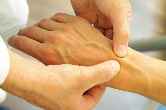 Как лечить тендинит запястья руки: медикаменты, ЛФК и физиотерапия