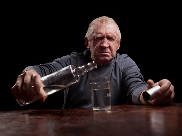 Алкоголизм в пожилом возрасте: причины, болезни вызванные спиртным, способы лечения