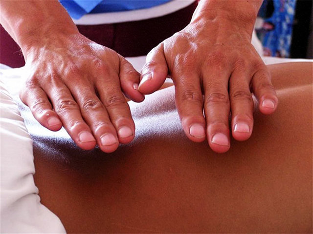 Как работает бесконтактный массаж: польза и вред для организма