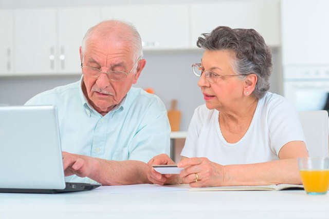Как оформить кредит пенсионеру: требования банка и необходимые документы