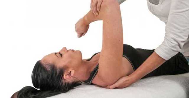 Как правильно лечить артроз плечевого сустава: операция, гимнастика и народные методы