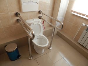 Ванны для пожилых и инвалидов - аксессуары (как выбрать)