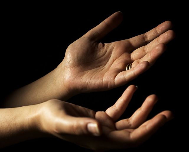 Тремор рук у пожилого человека: причины и лечение народными средствами