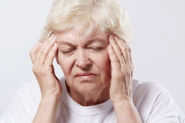 Шумы в голове в пожилом возрасте - причины и лечение