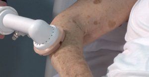 Памперс для лежачих больных автоматический: Видео
