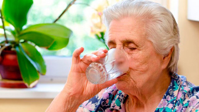 Обезвоживание у пожилых, норма употребления воды человека