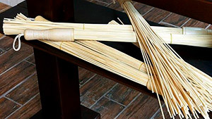 Массаж бамбуковыми палочками и вениками: выбор масла