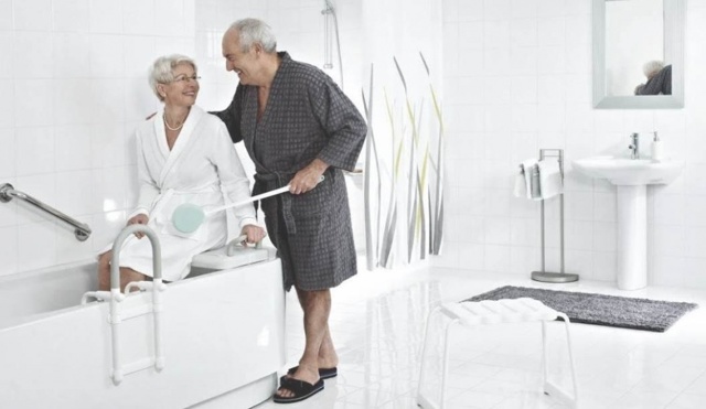 Как правильно выбрать стул туалет для пожилых людей