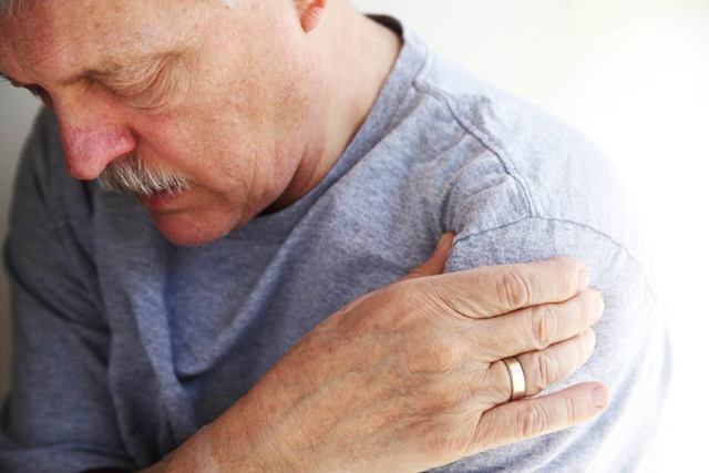 ЛФК при переломе плеча у пожилых людей: сроки восстановления