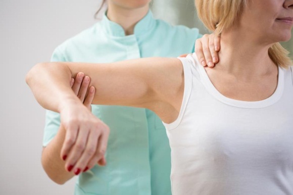 ЛФК при переломе плеча у пожилых людей: сроки восстановления